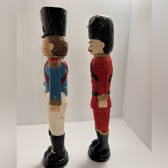 Vntg Set Red Uniformed Wood Look Resin Figurine Guard & Blue Soldier W/Bugle 12 - Picture 11 of 11